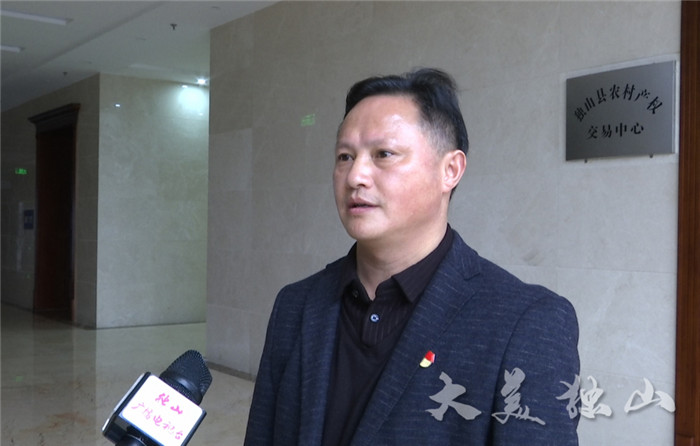 我縣領(lǐng)導(dǎo)干部熱議學(xué)習(xí)貫徹全國兩會精神