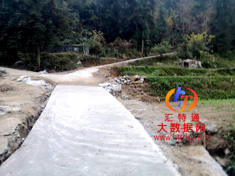 平塘縣者密鎮(zhèn)上科水泥硬化路到浪但的泥土路3.jpg