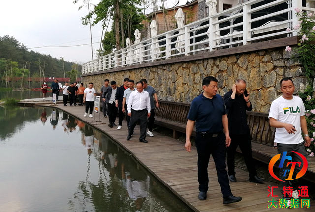 平塘縣新的社會(huì)階層人士聯(lián)誼會(huì)趕獨(dú)山縣新聯(lián)會(huì)交流學(xué)習(xí)座談會(huì)19.png 平塘縣新的社會(huì)階層人士聯(lián)誼會(huì)趕獨(dú)山縣新聯(lián)會(huì)交流學(xué)習(xí)座談會(huì)19.png