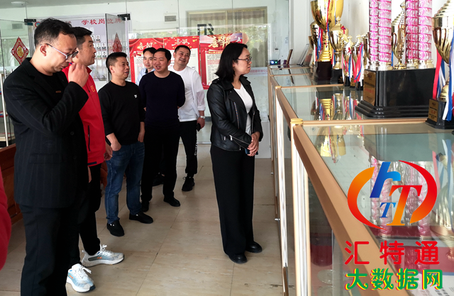 獨(dú)山縣新聯(lián)會(huì)關(guān)愛(ài)留守兒童讓愛(ài)灑滿人間聯(lián)合主題黨日活動(dòng)01.png 獨(dú)山縣新聯(lián)會(huì)關(guān)愛(ài)留守兒童讓愛(ài)灑滿人間聯(lián)合主題黨日活動(dòng)01.png