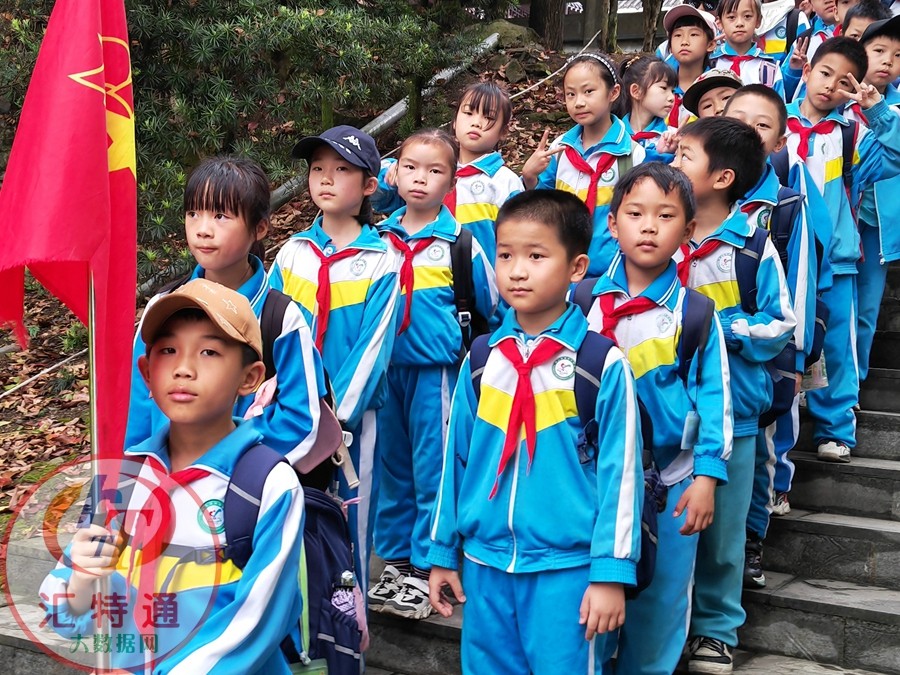 獨山第三小學四年級4班學生去春游照片3.jpg 獨山第三小學四年級4班學生去春游照片3.jpg