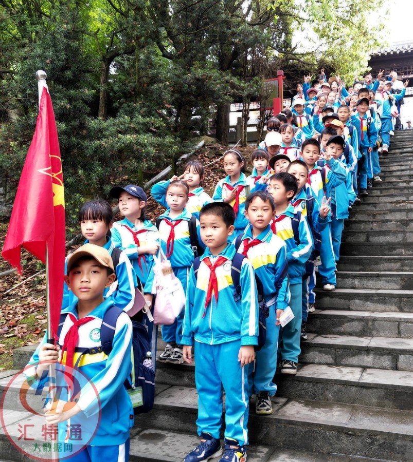 獨山第三小學四年級4班學生去春游照片4.jpg 獨山第三小學四年級4班學生去春游照片4.jpg