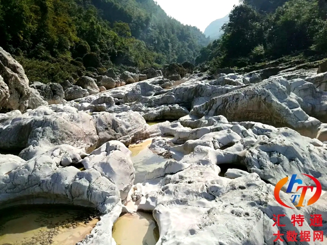 平塘縣者密鎮(zhèn)干河冰臼景區(qū).jpg 平塘縣者密鎮(zhèn)干河冰臼景區(qū).jpg