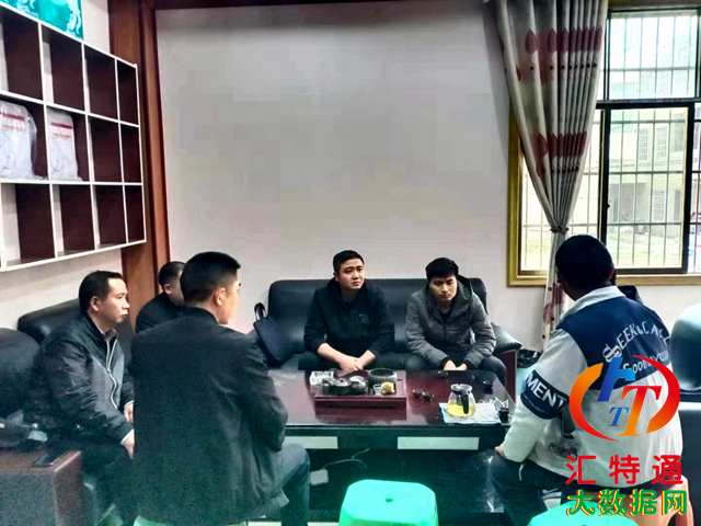 黔南州大數(shù)據(jù)管理局領(lǐng)導(dǎo)到城北社區(qū)匯特通公司考察指導(dǎo)工作2.jpg 黔南州大數(shù)據(jù)管理局領(lǐng)導(dǎo)到城北社區(qū)匯特通公司考察指導(dǎo)工作2.jpg