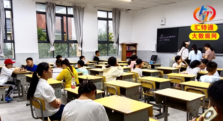 祝賀劉軒暢小升初考入獨(dú)山縣三中七(17)班1.jpg 祝賀劉軒暢小升初考入獨(dú)山縣三中七(17)班1.jpg