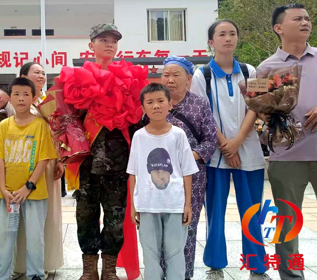 者密鎮(zhèn)茂村村上科劉濤參軍入伍5.jpg 者密鎮(zhèn)茂村村上科劉濤參軍入伍5.jpg