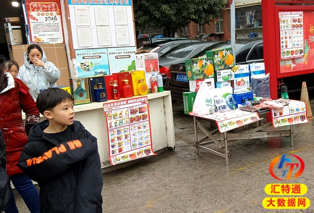 都勻市成南江畔小區(qū)舉行迎新春年會(huì)活動(dòng).jpg 都勻市成南江畔小區(qū)舉行迎新春年會(huì)活動(dòng).jpg